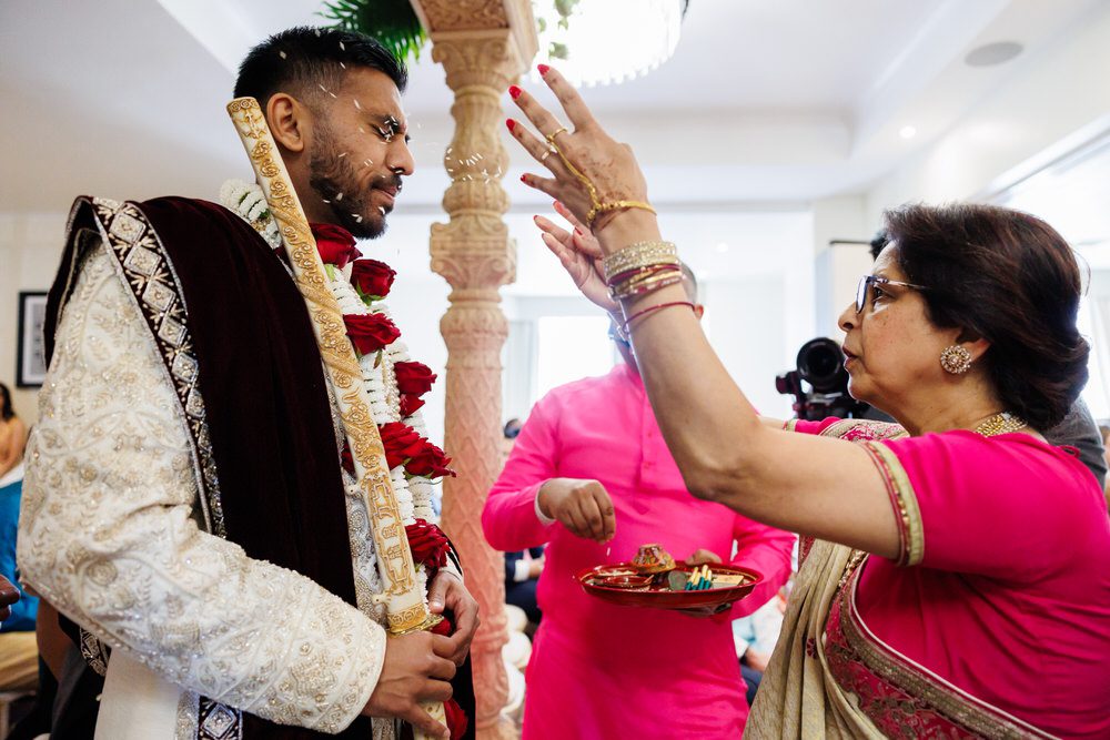 Gujarati Hindu wedding welcoming ceremony