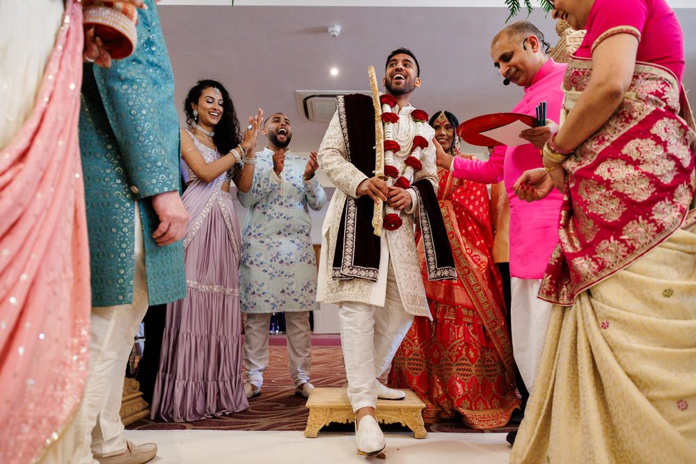 Gujarati Hindu wedding welcoming ceremony